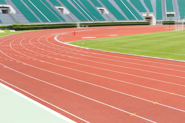 Siedziska stadionowe i bieżnia