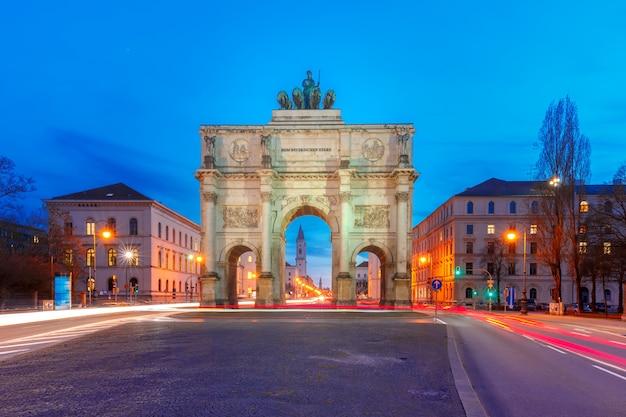 Siegestor, Victory Gate At Night, Monachium, Niemcy