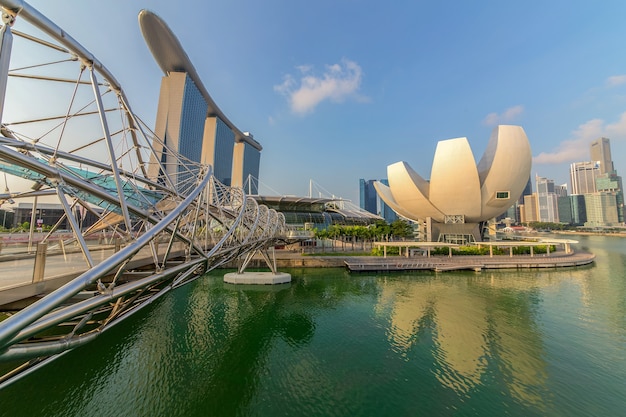 Singapur-14 marca 2015: Singapur Skyline i widok na Marina Bay of