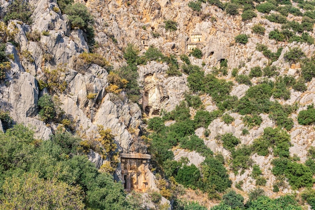 Skalista Nekropolia Z Grobowcami Wykutymi W Kamieniu W Myra Lycian (demre, Turcja)