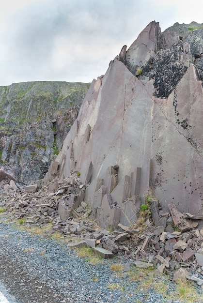 Skaliste Klify Na Wybrzeżu Morza Barentsa, Park Narodowy Varangerhalvoya, Półwysep Varanger, Finnmark, Norwegia