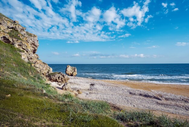 Skały Plaże I Piękna Turkusowa Woda Morska Egzotyczna Plaża Spokój Turkusowej Wody Morskiej Piękny Krajobraz Kompozycja Natury Plaże Generała Krym