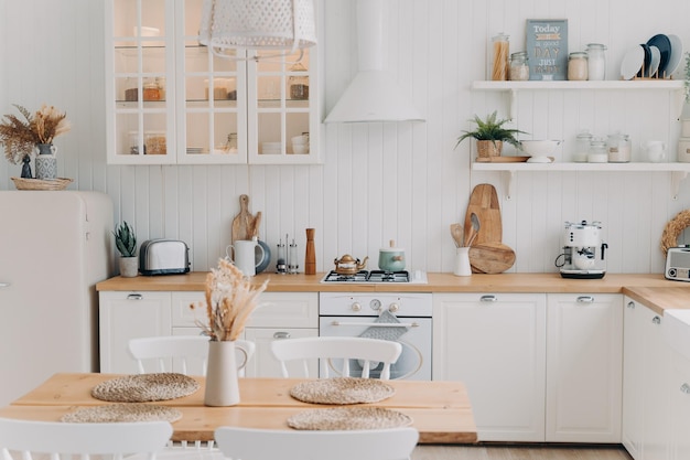 Skandynawski design kuchni Nowoczesna dekoracja jadalni Białe luksusowe wnętrze i sprzęt