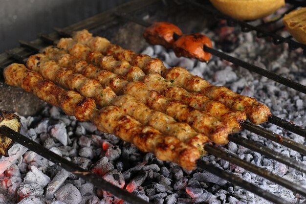 Skewered Shish Kebab Grille na Ogień Foods Zdjęcia Stock 2