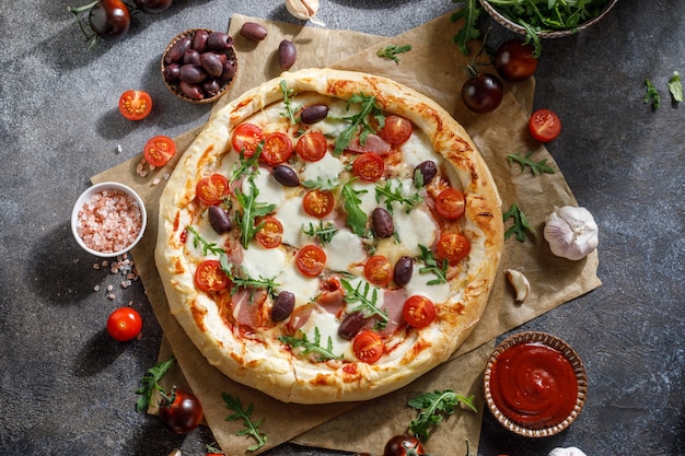 Składniki do przygotowania włoskiej pizzy z rukolą