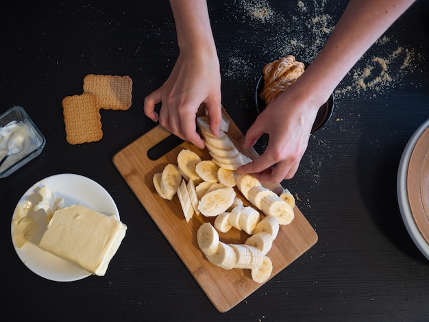 Składniki Na Kruche Ciasto Z Bananem I Karmelem