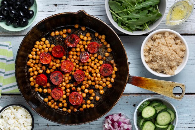 Składniki sałatki warzywnej z quinoa