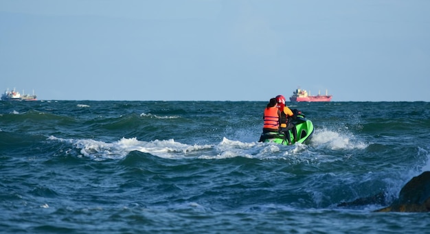 Skuter wodny ekstremalne wakacje jetski pacific prędkość działania