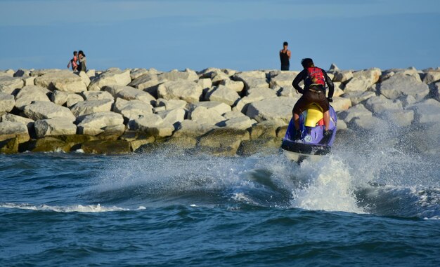 Skuter wodny ekstremalne wakacje jetski pacific prędkość działania