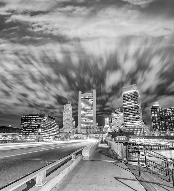 Skyline Bostonu o zmierzchu, Massachusetts.