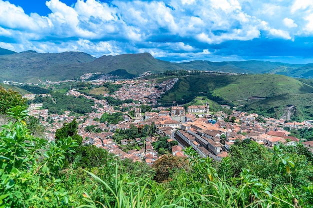 Skyline brazylijskiego miasta ouro preto światowego dziedzictwa unesco