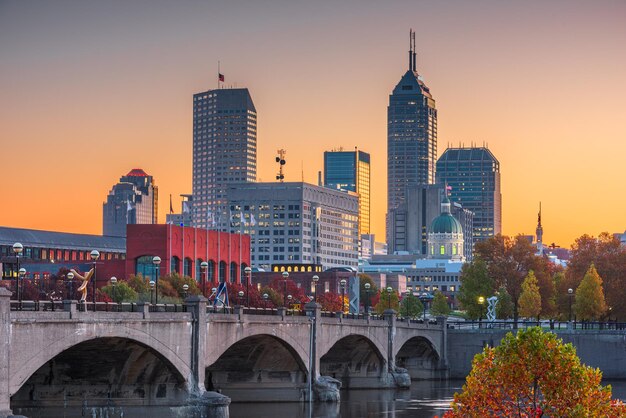 Skyline Indianapolis USA na rzece White