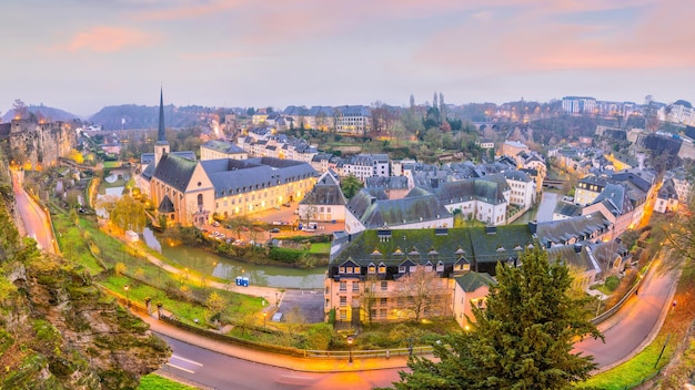 Skyline starego miasta Luksemburg z widoku z góry w Luksemburgu