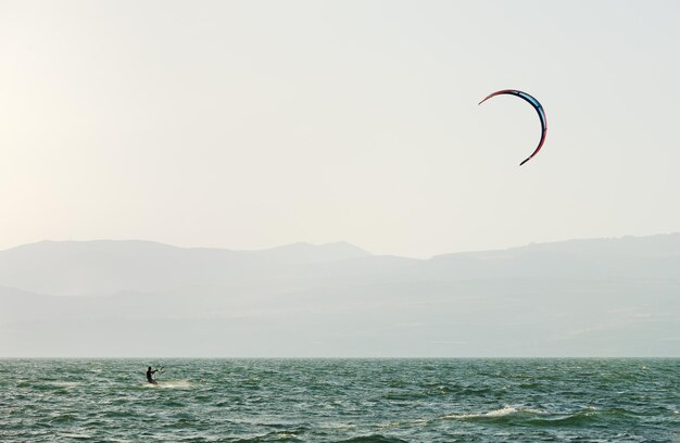 Skysurfing na jeziorze Kinneret