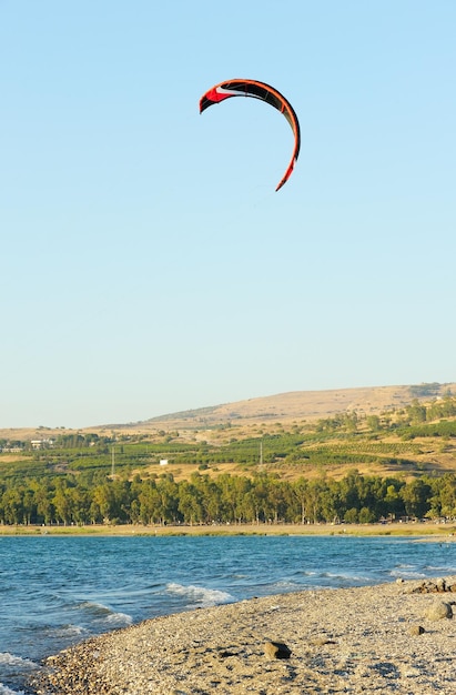 Skysurfing na jeziorze Kinneret