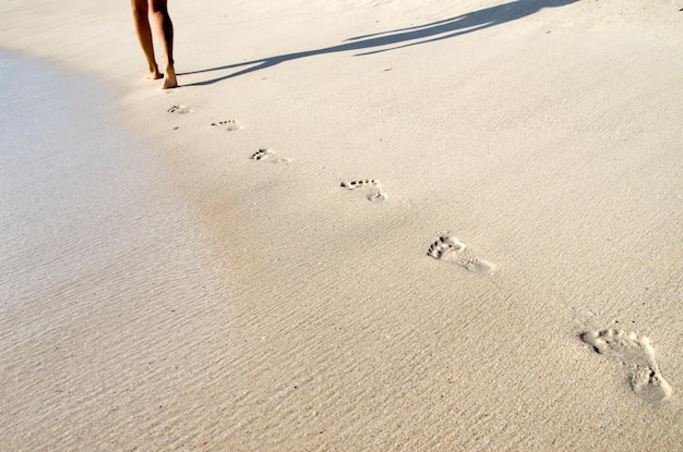 Ślady na plaży