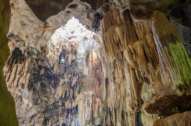 Sławna jama przy kanchanaburi, Tajlandia