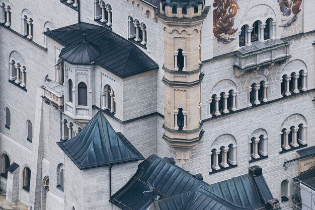 Zdjęcie sławny neuschwanstein bavarian kasztelu zbliżenia fasadowy widok, szczegóły architektura