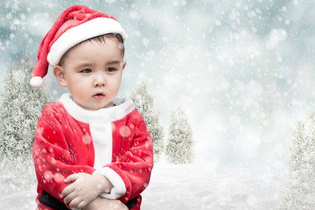 Śliczny Santa Dzieciak Z Spada śniegiem
