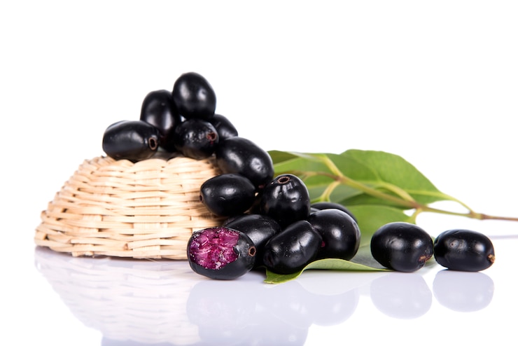 Zdjęcie śliwka jambolan lub śliwka jawa (syzygium cumini)
