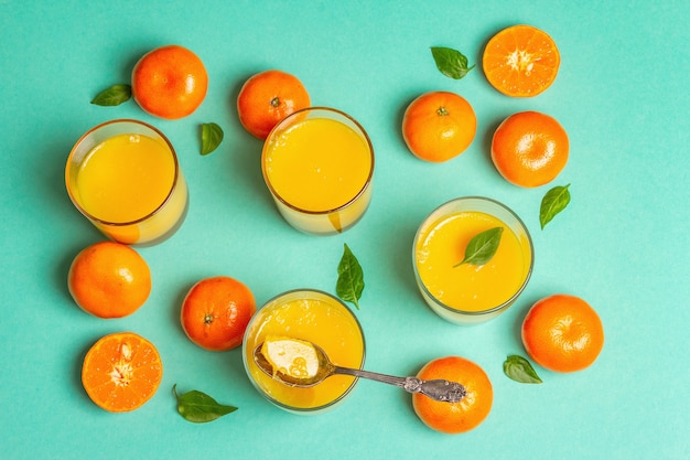 Słodka galaretka owocowa ze świeżych pomarańczy i mandarynek