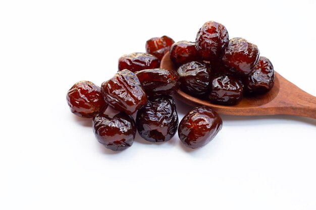 Słodki chiński deser jujube na białym tle.