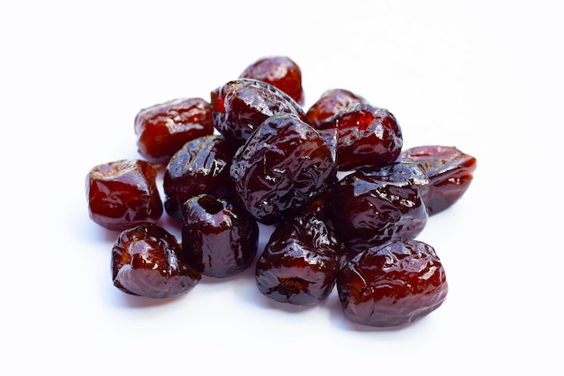 Słodki chiński deser jujube na białym tle.
