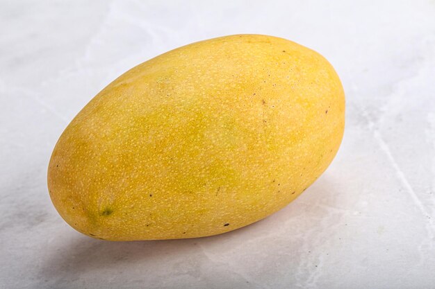 Słodki, dojrzały, soczysty owoc tropikalnego mango