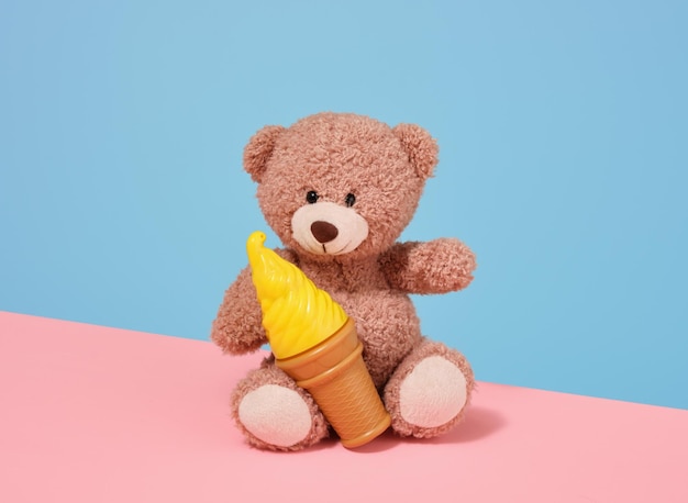 Słodki miękki pluszowy niedźwiedź i lody Zabawki dla niemowląt