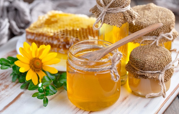 Słodki miód pszczeli