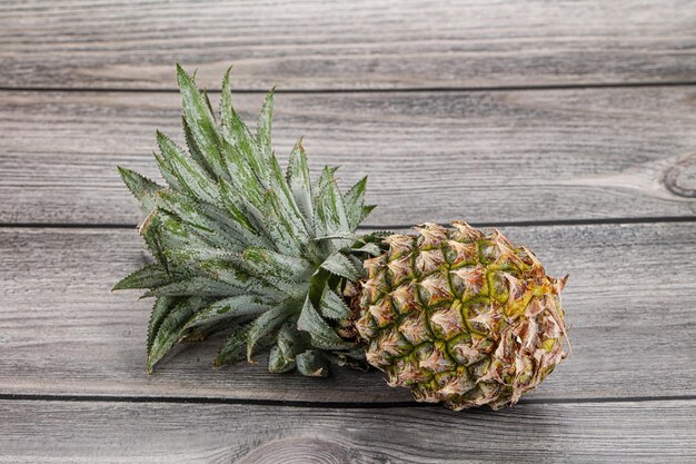 Słodki organiczny dojrzały naturalny tropikalny ananas