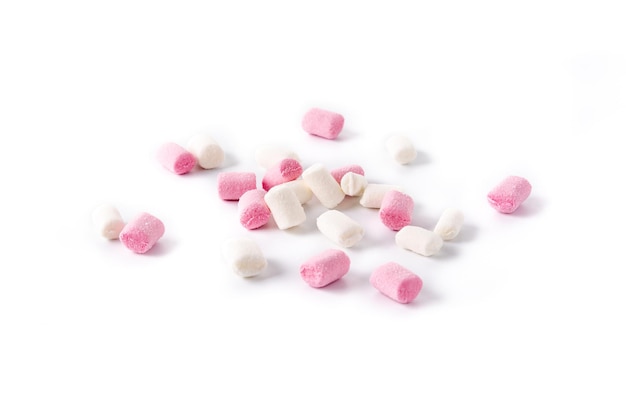 Słodki posyp marshmallows na białym tle