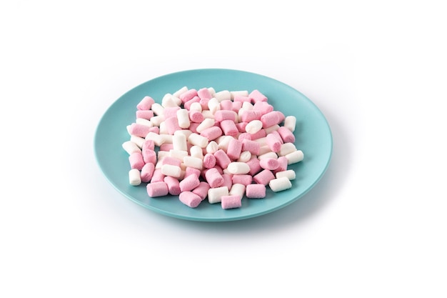 Słodki posyp marshmallows na białym tle