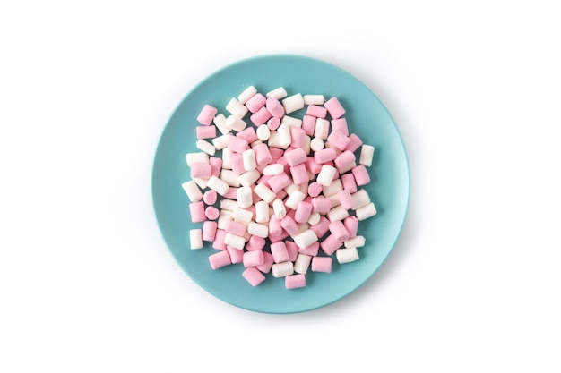 Słodki posyp marshmallows na białym tle