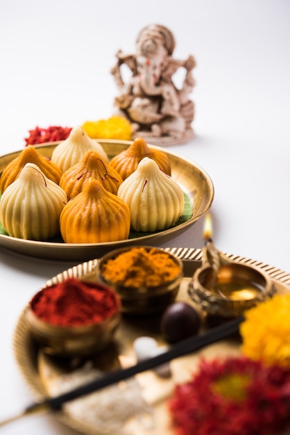 Słodkie jedzenie Modak oferowane podczas Ganapati pooja lub Ganesh puja