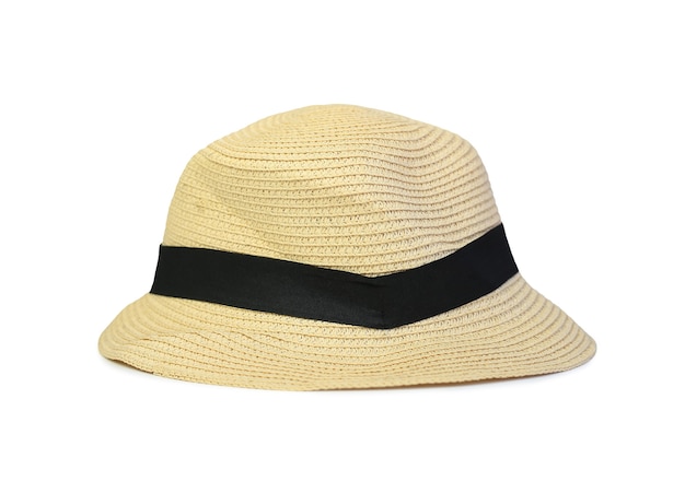 Słomkowy kapelusz z czarną wstążką na białym tle