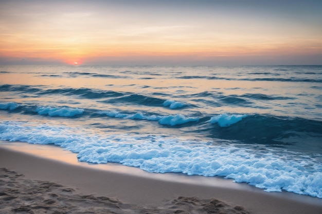 Słońce Zachodzi Nad Oceanem Z Falami