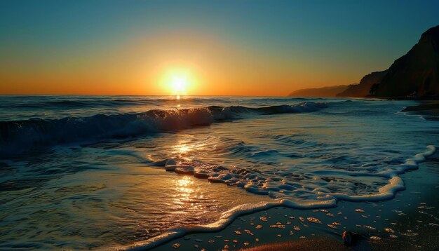 Zdjęcie słońce zachodzi nad wodą na plaży