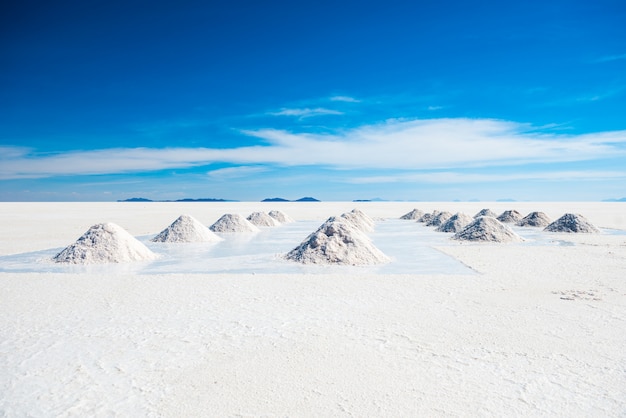 Zdjęcie słoneczne krajobrazy salar de uyuni w boliwii