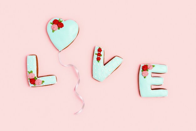 Słowo Miłość Z Domowych Ciastek Imbirowych Walentynki Słodkie Jedzenie