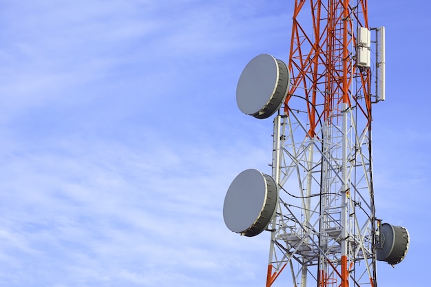 Słup telefoniczny technologii sieci telefonii komórkowej stacja bazowa wieża telekomunikacyjna