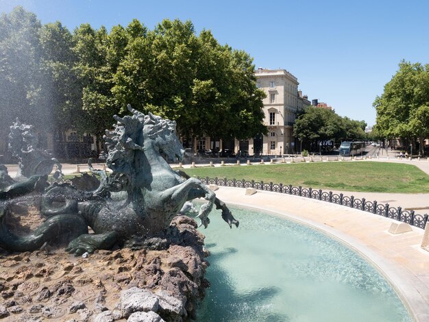Słynna fontanna Monuments aux Girondins na placu Quinconces w Bordeaux