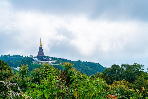 Słynna pagoda w parku narodowym doi Inthanon w Chiang mai Tajlandia