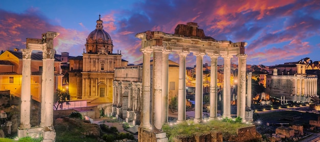 Słynne Ruiny Forum Romanum Na Wzgórzu Capitolium W Rzymie, Włochy