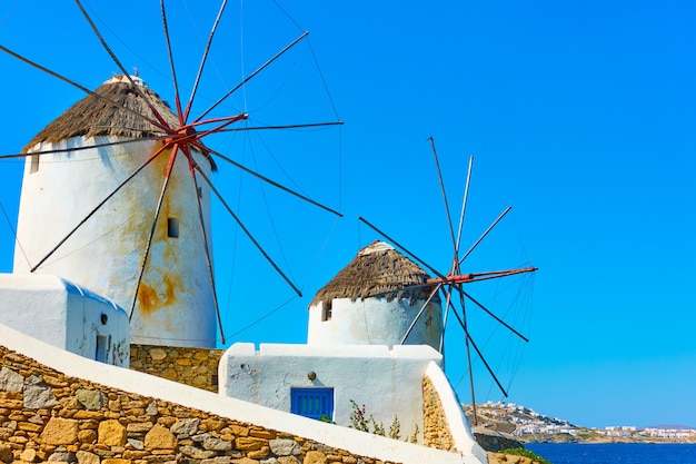 Słynne wiatraki na wyspie Mykonos, Cyklady, Grecja