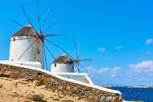 Słynne wiatraki na wyspie Mykonos, Cyklady, Grecja