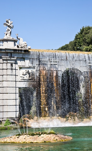 Słynne włoskie ogrody Reggia di Caserta, Włochy.