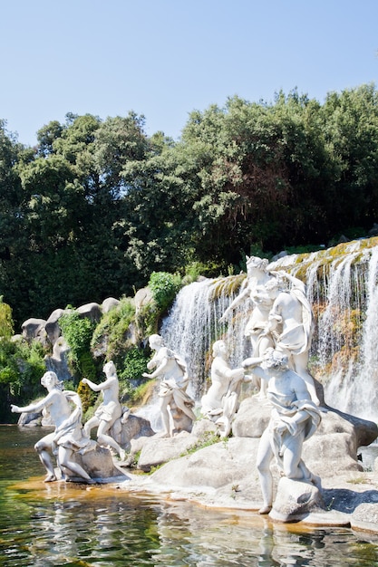 Słynne włoskie ogrody Reggia di Caserta, Włochy.