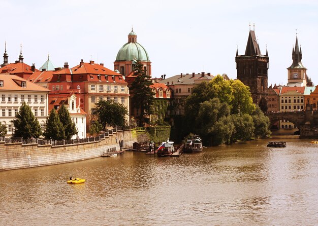 Słynny Most Karola i wieża Praga