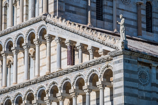 Słynny Na Całym świecie Piazza Dei Miracoli W Pizie, Jeden Z Wpisanych Na Listę światowego Dziedzictwa Unesco